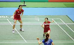 高橋選手（左）、松友選手（右） (c) 日本バドミントン協会